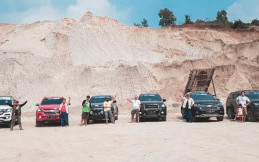 TBZI Touring ke Pantai Anyer Sembari Bakti Sosial
