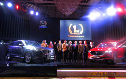 Rayakan Ulang Tahun Pertama, PT EMI Dirikan Showroom Pertama Mazda di Indonesia