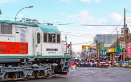Mobil Mogok di Tengah Rel Kereta, Ini Alasannya