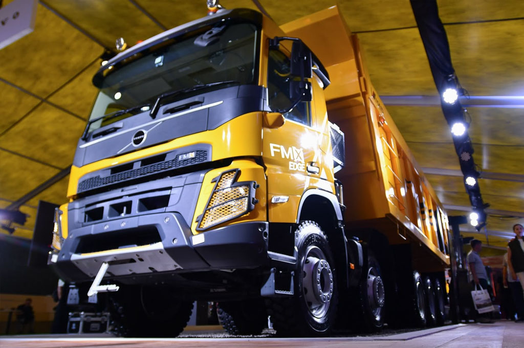 Ternyata Ini Alasan Ban Truk Dipasang Dobel di Area Belakang