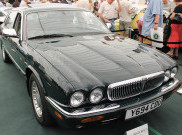 Mobil Daimler Majesty Ratu Inggris Siap Dilelang