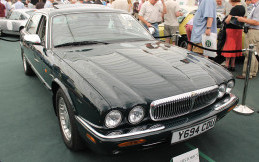 Mobil Daimler Majesty Ratu Inggris Siap Dilelang