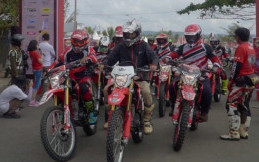 Ratusan Pengguna Honda CRF150L Ikuti Touring Trabasan di Pangandaran