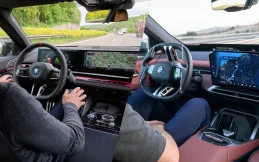 Makin Canggih! Fitur Lepas Setir BMW Highway Assistant Sudah Tembus 200 Juta Kilometer