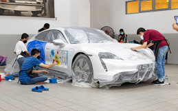 Porsche Indonesia Ajak Anak-Anak Mewujudkan Mimpi Melalui Lukisan di Taycan Electric
