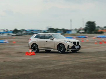 Banyak Diabaikan Pengemudi, Ini 5 Teknik Berkendara Aman Menurut BMW Driver Trainer