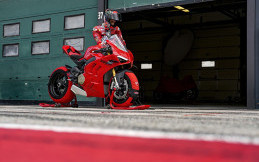 Ducati Panigale V4 dan Panigale V4 S, Lebih Siap di Sirkuit