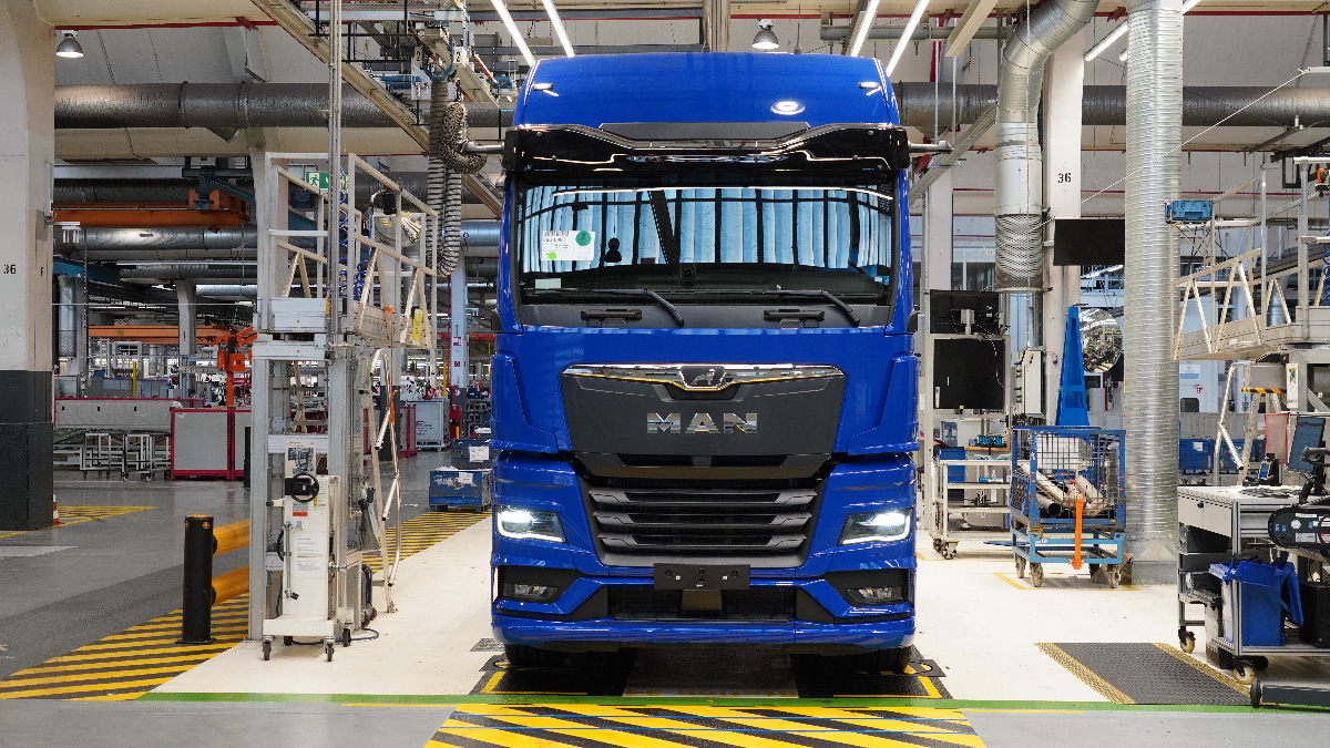 MAN Resmi Produksi Truk Listrik Berdaya Megawatt, Charging Truk Makin Kilat!