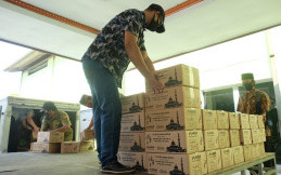 AHM Bagikan 1.100 Paket Sembako Terdampak Covid-19