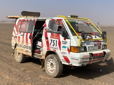 Ganti Profesi! Mitsubishi L300 Ini Ikut Balap di Reli Dakar 2026, Simak Spesifikasinya