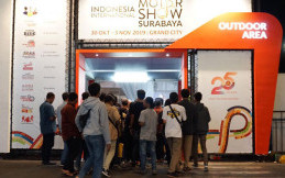 Masyarakat Surabaya Penasaran Kendaraan Listrik, Datang ke Sini!