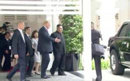 Trump Pamer Mobil Kepresidenan pada Kim Jong Un