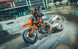 KTM 690 Enduro R dan KTM 690 SMC R Lansiran 2021, Siap Dibawa Bertualang