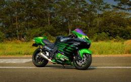Kawasaki ZX-14R Ohlins Series Ini Hyperbike Yang Rajin Ikut Balap