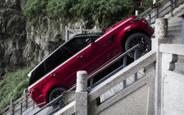 Range Rover Sport Hybrid Taklukkan Gerbang Surga