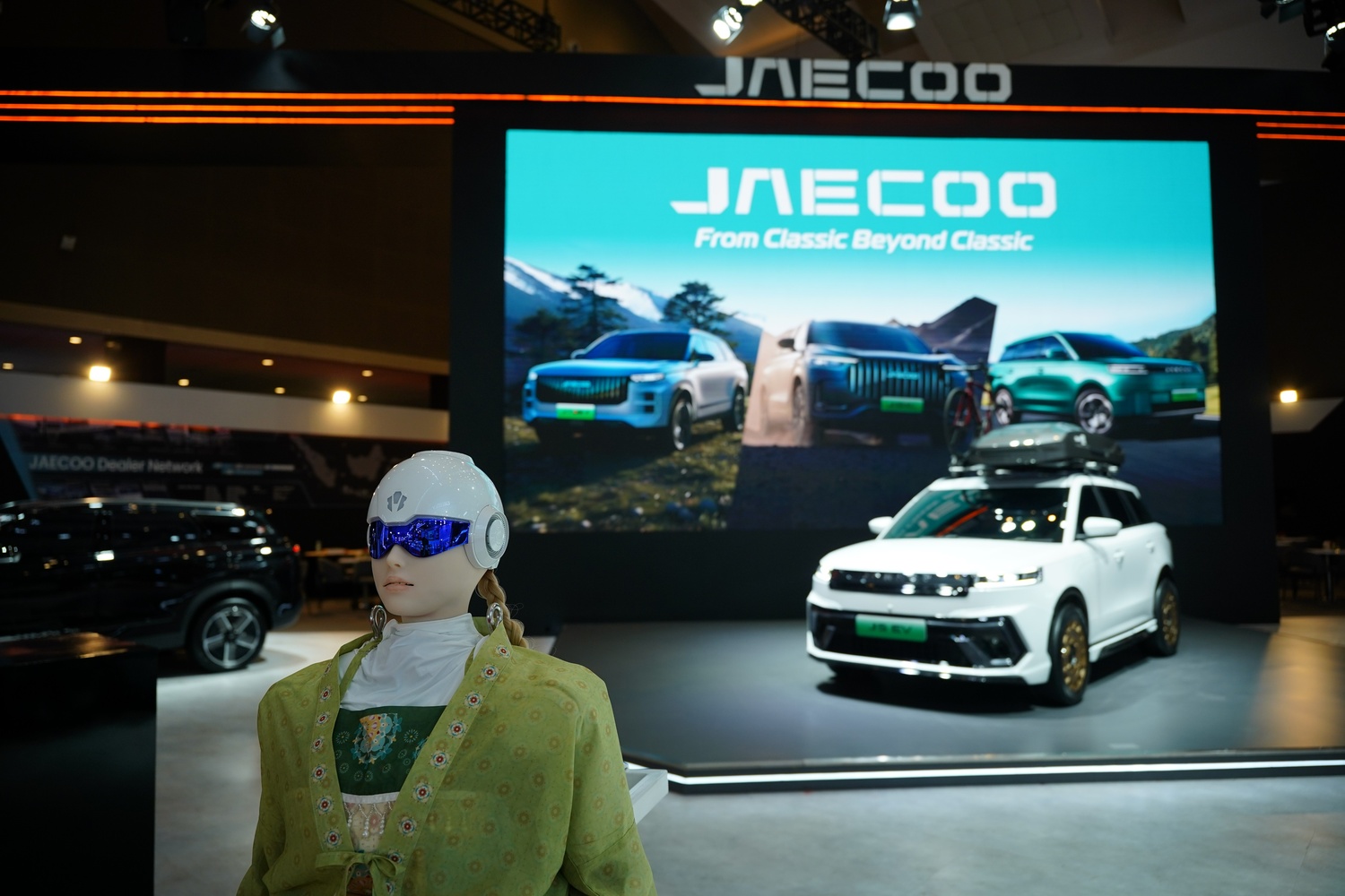 Robot Humanoid AiMOGA Sambut Pengunjung Booth Jaecoo di IIMS 2026