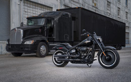 Maskulin, Harley-Davidson Fat Boy Edisi Spesial Rayakan 30 Tahun