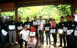 Cerita Riders Menguji Ketangguhan Corsa Cross S Sampai Membagikan Kursi Roda