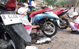 Antisipasi Sepeda Motor Sobat Saat Musim Hujan dengan Cara Ini
