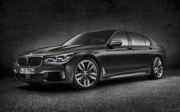 Sedan Mewah BMW M760Li Direcall