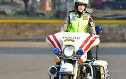 Video Istri Wakil Wali Kota Depok Terjatuh dari Motor Gede di Acara Hut Lalu Lintas 2017