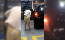 Demi Kelabui Rental, Wanita Ini Isi Tangki Bahan Bakar Mobil dengan Air