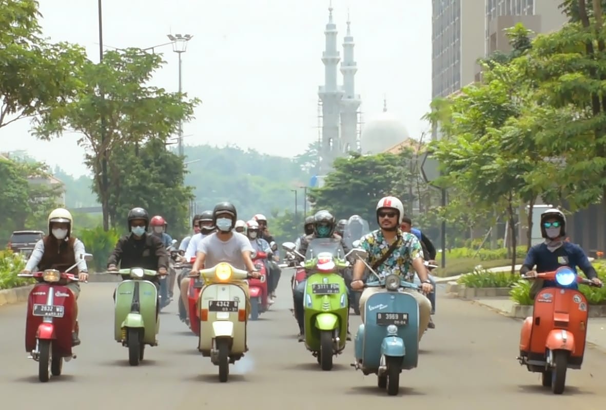 Pecinta Vespa Geruduk Aspal Depok Hingga Bogor, Ada Apa?