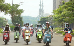 Pecinta Vespa Geruduk Aspal Depok Hingga Bogor, Ada Apa?