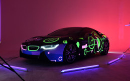 BMW i8 versi 