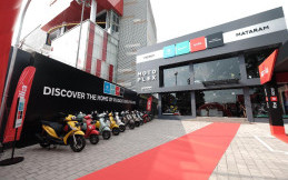 Resmikan Diler Mataram Jelang Balap Mandalika, Piaggio Group Hadirkan Pembalap Aprilia MotoGP