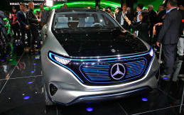 Nama EQ untuk Mobil Listrik Mercedes Diperkarakan di Tiongkok