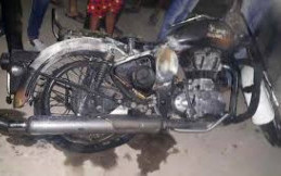 Baru Dikendarai 4 KM, Motor Royal Enfield Ludes Terbakar