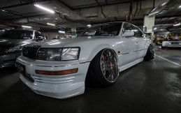 Lexus LS400 Ini Hadir Bergaya Ala VIP