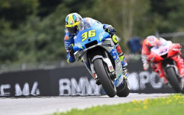 Usai Gagal Finis di MotoGP Portugal 2020, Joan Mir Meminta Maaf ke Bagnaia