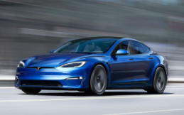 Elon Musk Tunda Peluncuran Tesla Model S Plaid