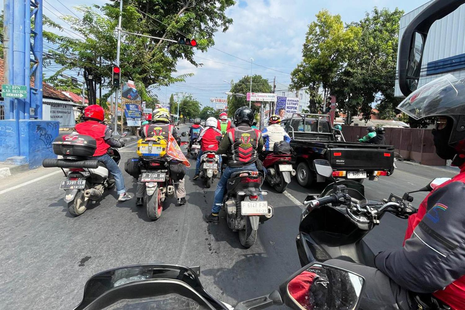 Sirine Ambulans Bunyi Saat Sobat Berkendara di Jalan, Lakukan Ini