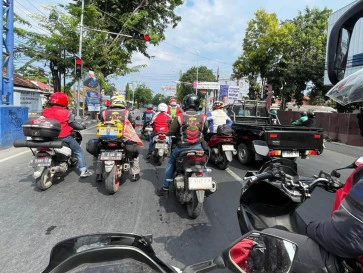Sirine Ambulans Bunyi Saat Sobat Berkendara di Jalan, Lakukan Ini
