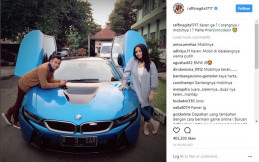 Raffi Ahmad dan Nagita Slavina Pamer Mobil BMW i8 Sport Hybrid