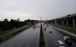 Waspadai Bahaya Lane Hogger di Jalan Tol