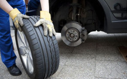 Pasang Ban Mobil Baru di Depan atau Belakang? Ini Jawabannya