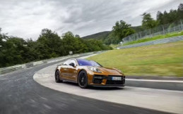 Porsche Panamera Kalahkan Mercedes-AMG GT 63 di Nürburgring