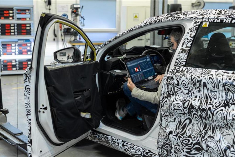 Nissan Gandeng Monolith, Percepat Pengembangan Mobil Lewat AI