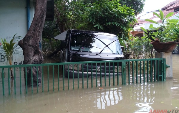 Suzuki Peduli Banjir Sediakan Towing Gratis untuk Mobil Suzuki yang Terjebak Banjir