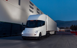 Agar Lebih Update, Truk Listrik Tesla Semi dapat Ubahan Desain