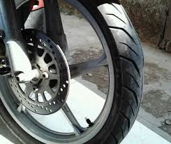 Ban Depan Motor Goyang Saat Pengereman, Ini Cara Mengatasinya