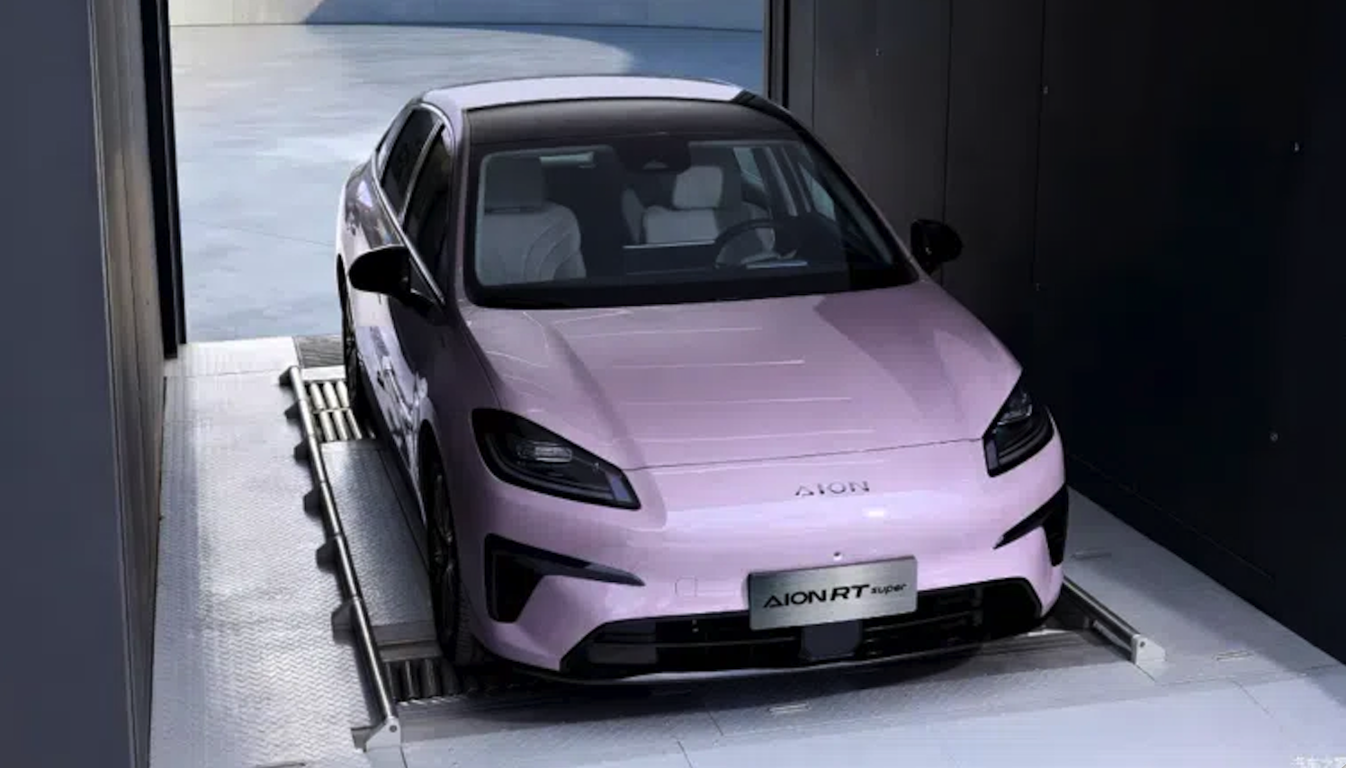 Aion RT Super Meluncur, Sedan Listrik Ini Didukung Teknologi Penukaran Baterai