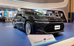 Toyota Crown Terbaru Mejeng di GJAW 2024