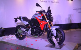 BMW F 900 R Resmi Dijual di Tanah Air