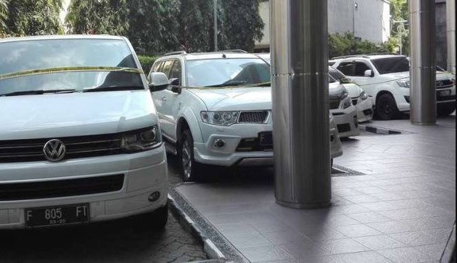 Mobil Mewah Bos First Travel