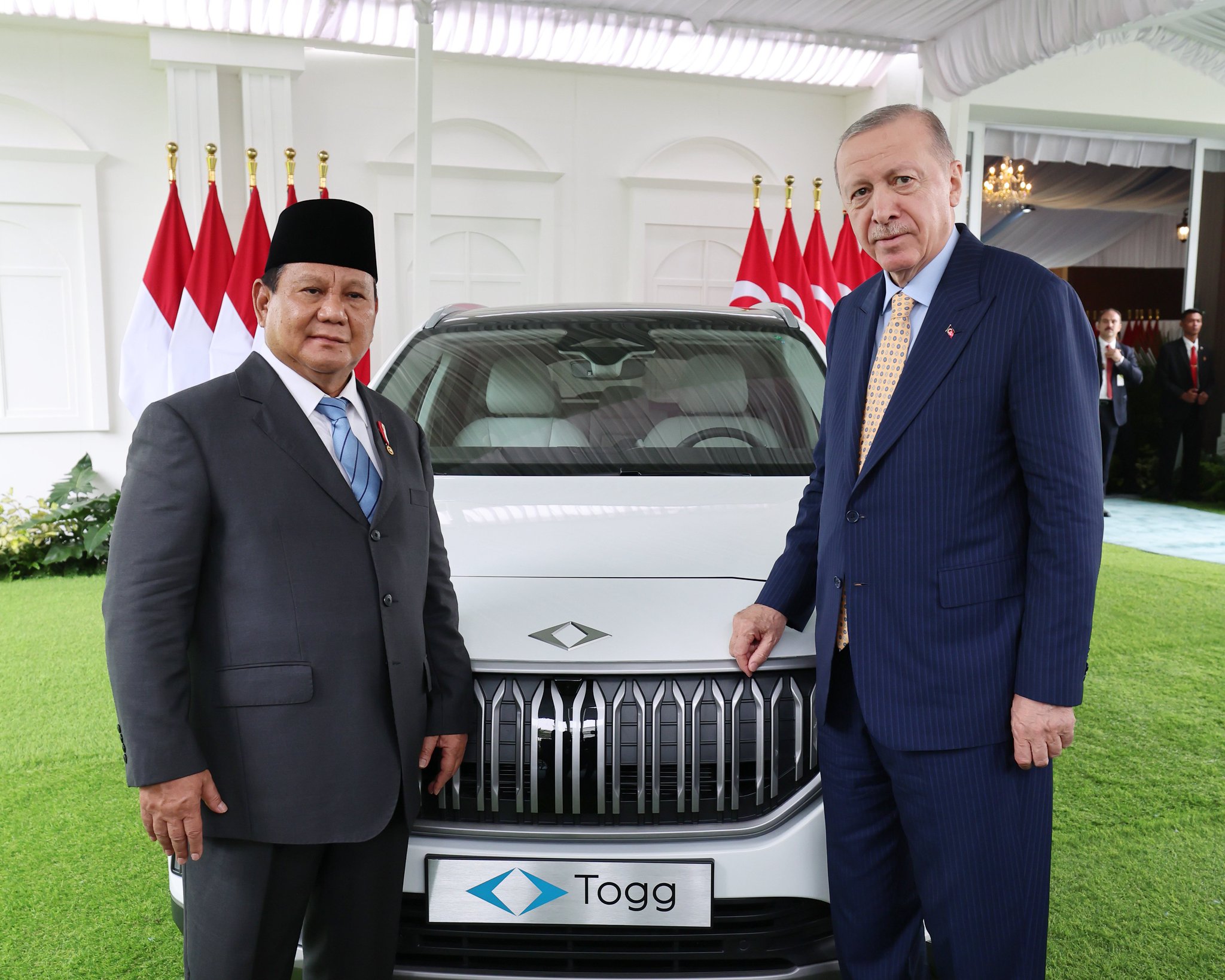Presiden Prabowo Diberikan Mobil Listrik Togg T10X oleh Presiden Erdogan